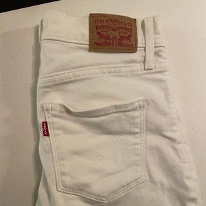 White Levi’s jeans size 26